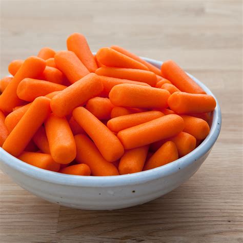 How much fat is in tuna club with baby carrots - calories, carbs, nutrition