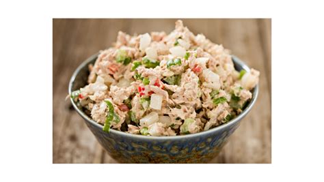 How much fat is in tuna salad cheddar multi grain (52190.25) - calories, carbs, nutrition