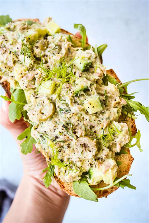 How much fat is in tuna salad on white - calories, carbs, nutrition