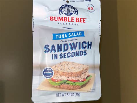 How much fat is in tuna salad sandwich - calories, carbs, nutrition