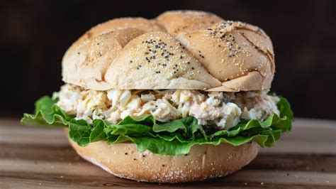 How much fat is in tuna salad sandwich on kaiser - calories, carbs, nutrition