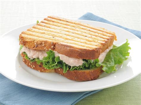 How much fat is in tuna salad sandwich on whole wheat (5812.0) - calories, carbs, nutrition