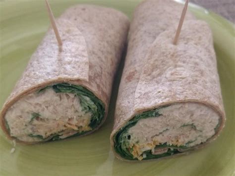 How much fat is in tuna wrap - calories, carbs, nutrition