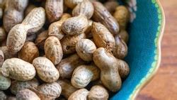 How much fat is in tunisian greens with peanuts - calories, carbs, nutrition