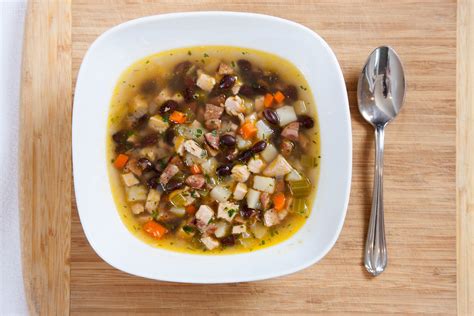 How much fat is in turkey and andouille chowder - calories, carbs, nutrition