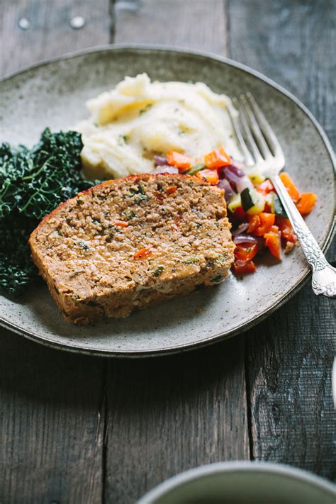 How much fat is in turkey meatloaf with mashed potato, gravy and vegetable - calories, carbs, nutrition