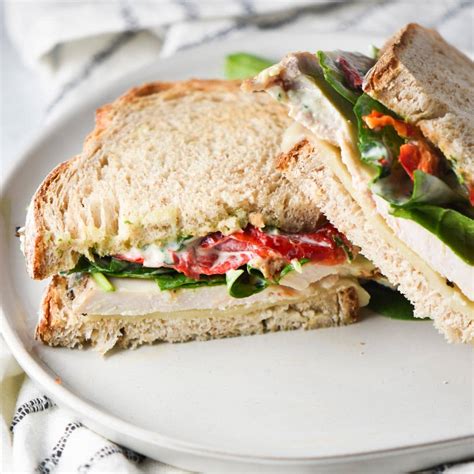 How much fat is in turkey pesto with mozzarella - calories, carbs, nutrition