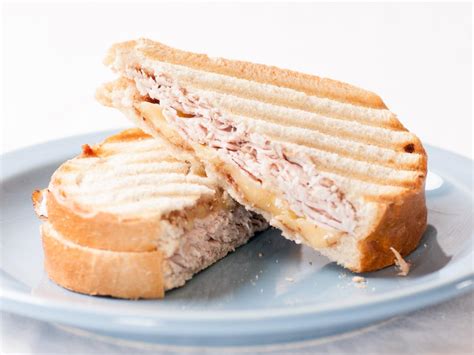 How much fat is in turkey sandwich - calories, carbs, nutrition