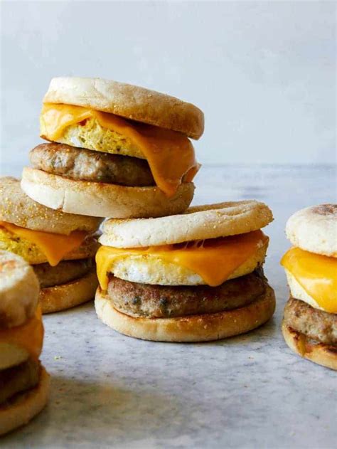 How much fat is in turkey sausage breakfast sandwich - calories, carbs, nutrition