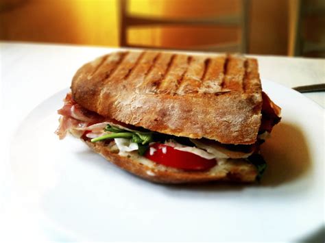 How much fat is in tuscan chicken panini (multigrain) - calories, carbs, nutrition