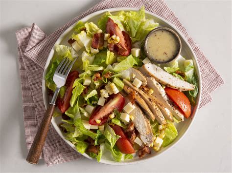 How much fat is in tuscan chicken tossed salad - calories, carbs, nutrition