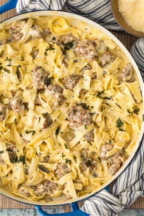 How much fat is in twelve pasta bowl alfredo italian sausage - calories, carbs, nutrition