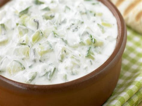 How much fat is in tzatziki - calories, carbs, nutrition