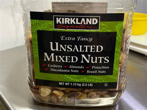 How much fat is in unsalted mixed nuts - calories, carbs, nutrition