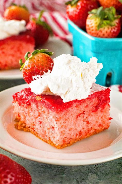 How much fat is in upside down strawberry angel food cake - calories, carbs, nutrition