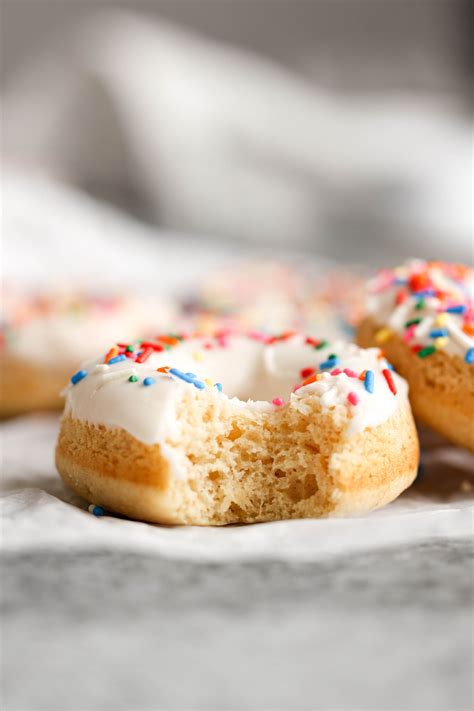 How much fat is in vanilla frosted donut - calories, carbs, nutrition