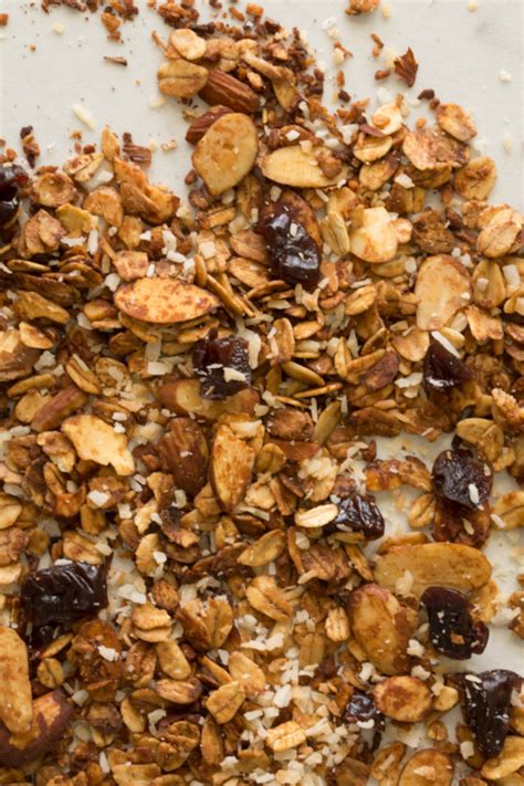 How much fat is in vanilla granola - calories, carbs, nutrition