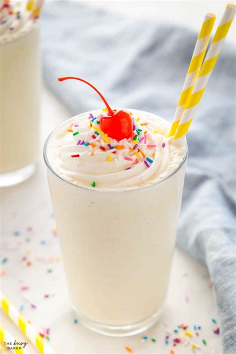 How much fat is in vanilla milkshake - small - calories, carbs, nutrition