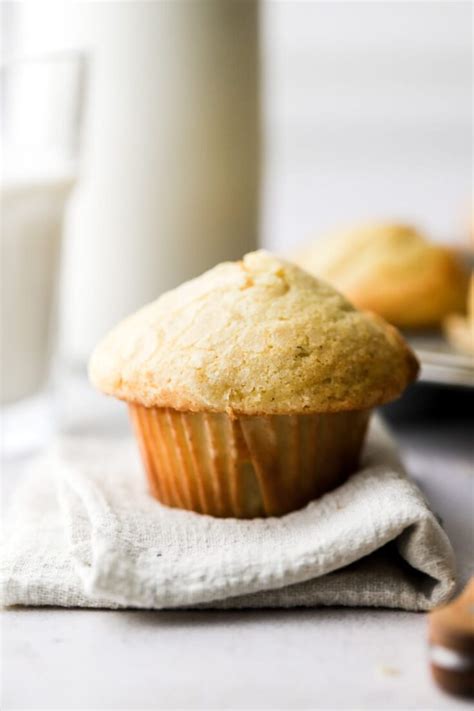 How much fat is in vanilla muffin - calories, carbs, nutrition