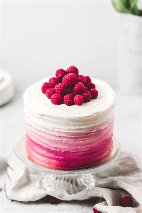 How much fat is in vanilla raspberry cake - calories, carbs, nutrition