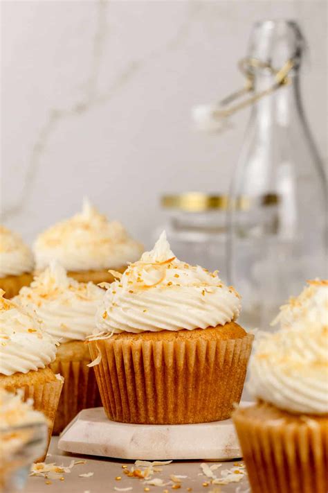 How much fat is in vegan coconut cupcake - calories, carbs, nutrition