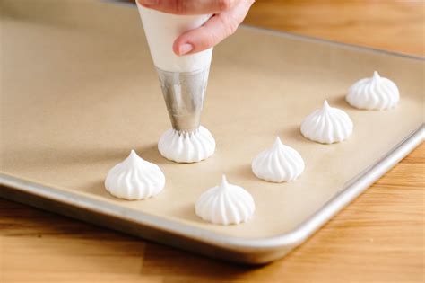 How much fat is in vegan meringue cookie - calories, carbs, nutrition