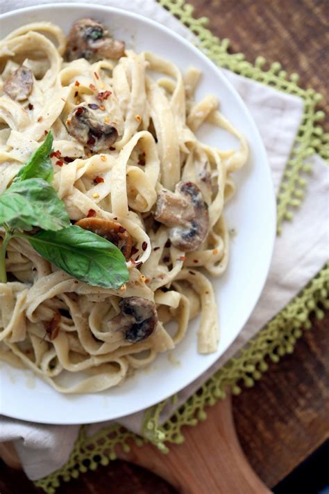 How much fat is in vegan mushroom alfredo- large - calories, carbs, nutrition