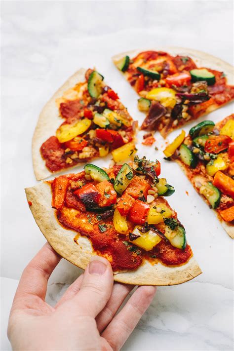 How much fat is in vegan vegetable pizza - calories, carbs, nutrition