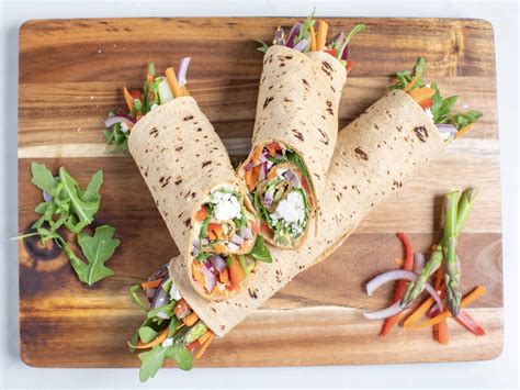 How much fat is in vegetable and hummus wrap - calories, carbs, nutrition