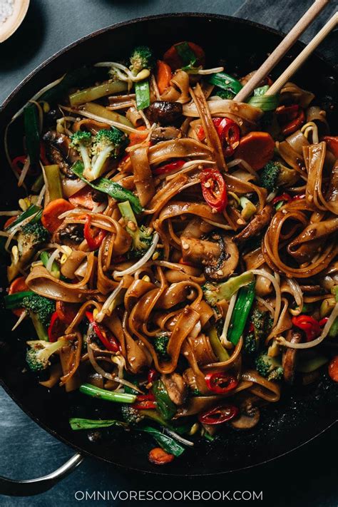 How much fat is in vegetable chow fun - calories, carbs, nutrition