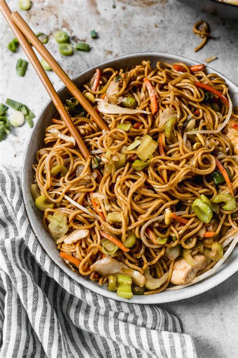 How much fat is in vegetable chow mein - lg (81712.0) - calories, carbs, nutrition