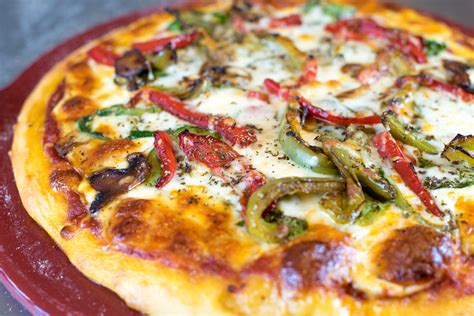 How much fat is in vegetable lovers pizza slice - calories, carbs, nutrition
