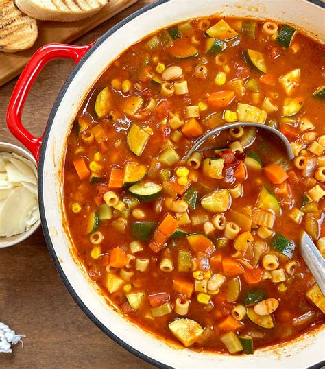 How much fat is in vegetable minestrone soup - calories, carbs, nutrition