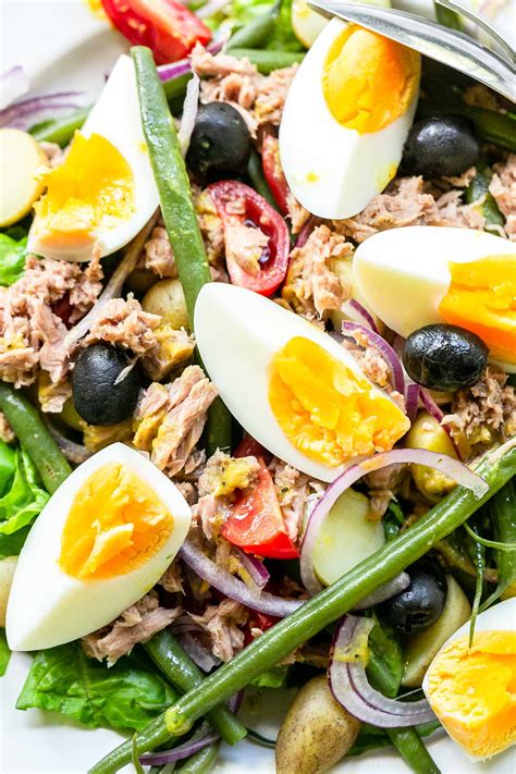 How much fat is in vegetable salad nicoise - calories, carbs, nutrition