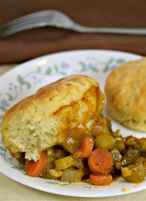 How much fat is in vegetarian four bean pot pie w/biscuit - calories, carbs, nutrition