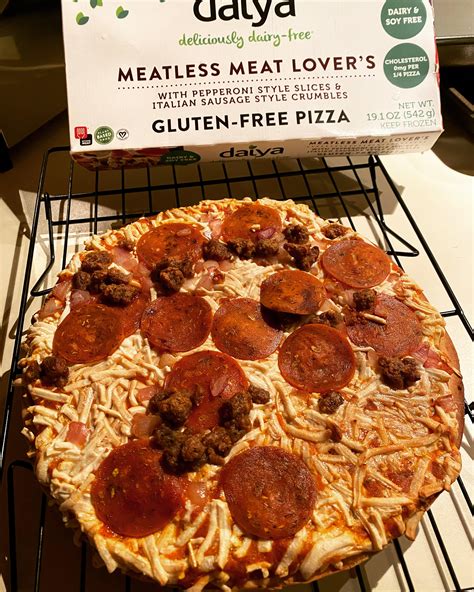 How much fat is in vegetarian meatlovers pizza - calories, carbs, nutrition