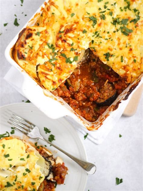 How much fat is in vegetarian moussaka - calories, carbs, nutrition