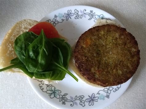 How much fat is in veggie burger carrots potatoes (76848.67) - calories, carbs, nutrition