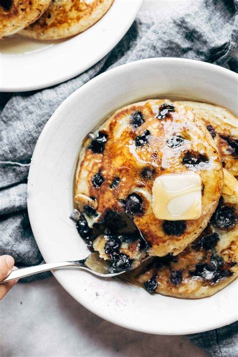 How much fat is in very blueberry pancakes - calories, carbs, nutrition