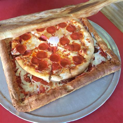 How much fat is in vinnie's wheat pizza - calories, carbs, nutrition