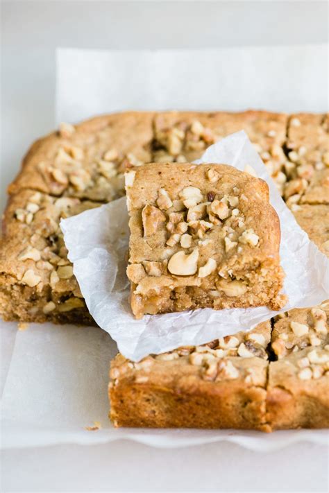 How much fat is in walnut blondies - calories, carbs, nutrition