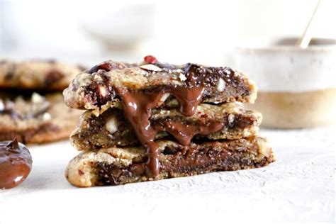 How much fat is in warm chocolate chip lava cookie - calories, carbs, nutrition