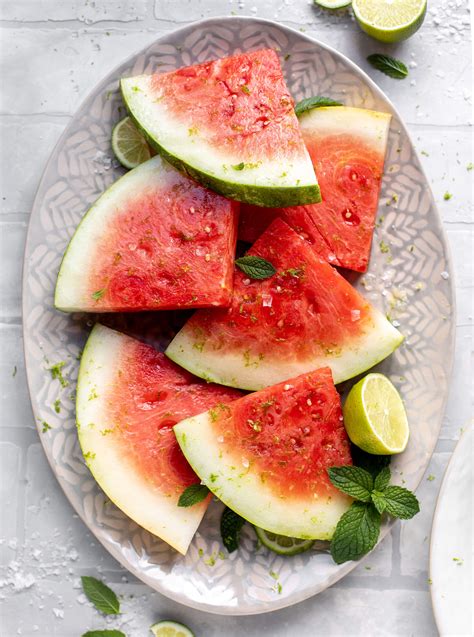 How much fat is in watermelon wedges - calories, carbs, nutrition