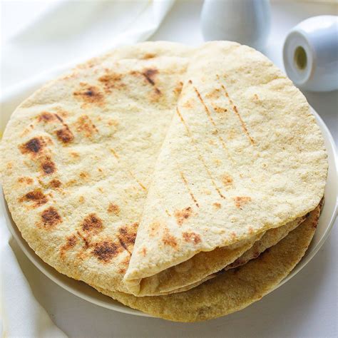 How much fat is in wheat pita bread - calories, carbs, nutrition