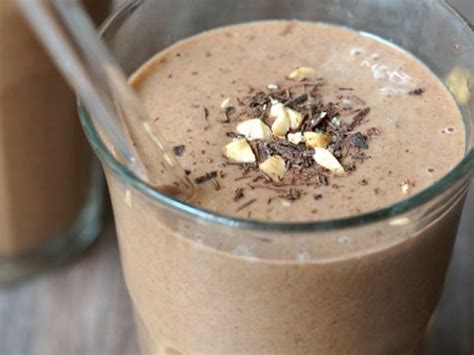 How much fat is in whey protein shake (chocolate) - calories, carbs, nutrition