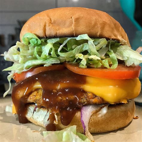 How much fat is in whiskey river bbq burger with chips - calories, carbs, nutrition