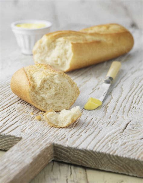 How much fat is in white baguette with butter - calories, carbs, nutrition