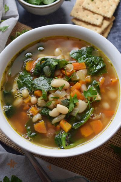 How much fat is in white bean and spinach soup - calories, carbs, nutrition