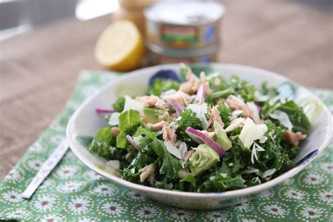 How much fat is in white bean kale salad with tuna & farro - calories, carbs, nutrition