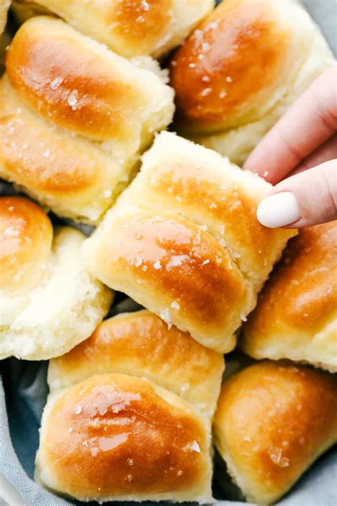 How much fat is in white parker house rolls - calories, carbs, nutrition